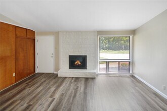 613 Fieldcrest Dr in St. Louis, MO - Building Photo - Building Photo