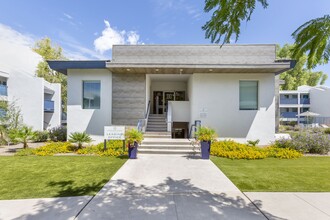 The Halifax Apartments in Phoenix, AZ - Building Photo - Building Photo