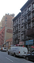 317 W 35th St in New York, NY - Foto de edificio - Building Photo