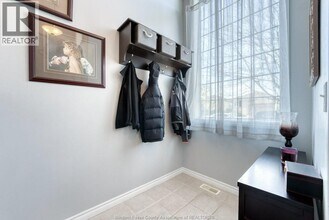 2384 Radcliff Ave in Windsor, ON - Building Photo - Building Photo