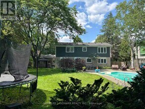 1464 Oakhill Dr in Oakville, ON - Building Photo - Building Photo