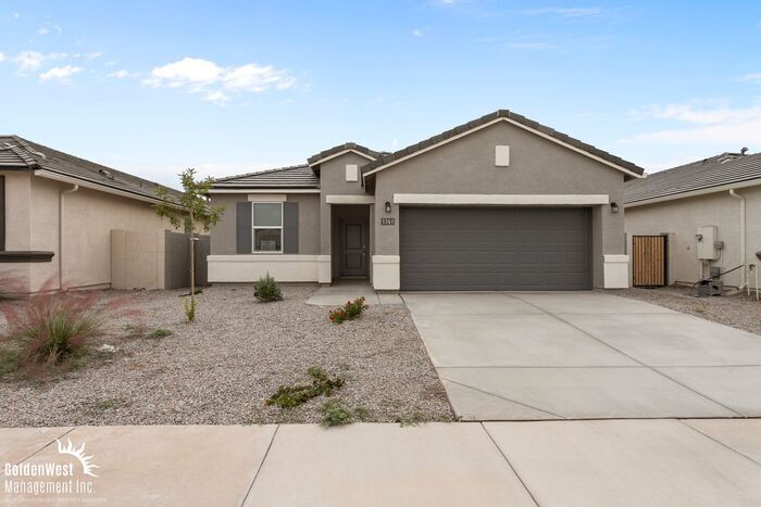 1361 W Hess Ave in Coolidge, AZ - Building Photo