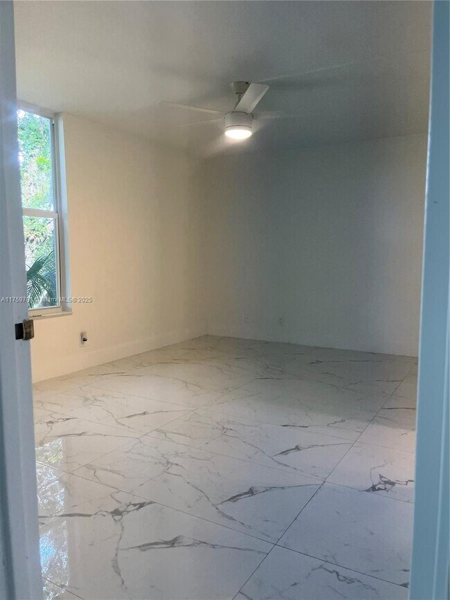 8380 Sands Point Blvd in Tamarac, FL - Building Photo - Building Photo