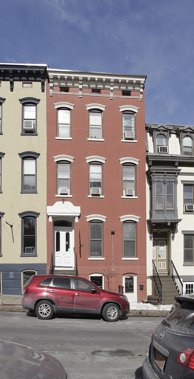 301 Hamilton St in Albany, NY - Building Photo - Building Photo