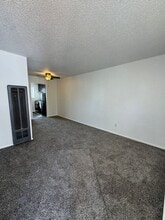 212 D St in Roseville, CA - Building Photo - Building Photo