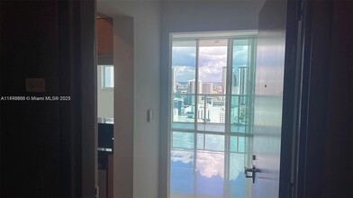 31 SE 5th St in Miami, FL - Building Photo - Building Photo