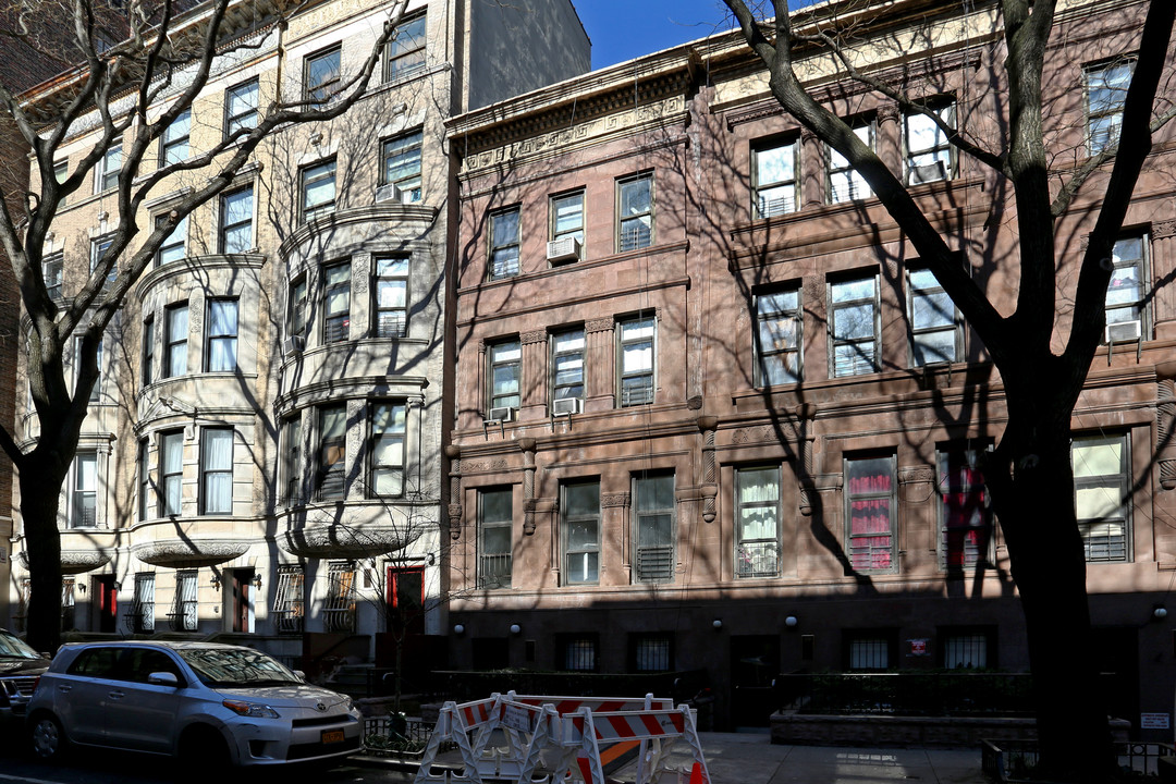 21 W 90th St in New York, NY - Building Photo