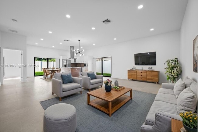 property at 1041 W Lakewood Rd