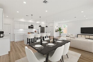 7413 Charlie St in Houston, TX - Building Photo