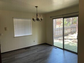 743 Tallac Ave in South Lake Tahoe, CA - Building Photo - Building Photo