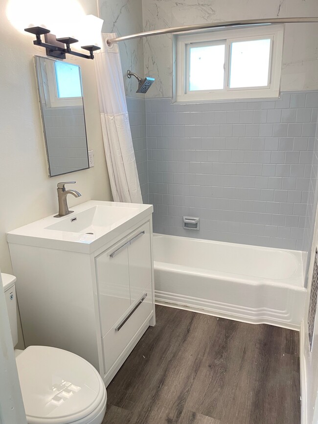 property at 7636 Garvalia Ave