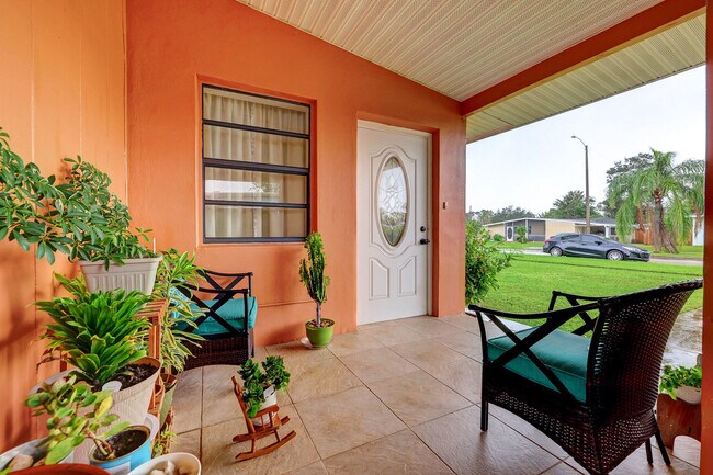 141 SE Serenata Ct in Port St. Lucie, FL - Building Photo - Building Photo