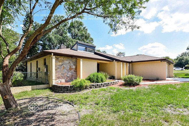 1111 Classic Dr in Valrico, FL - Building Photo - Building Photo