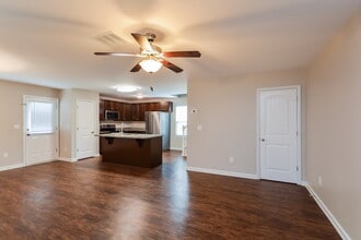 255 Eagles Pkwy in Covington, GA - Foto de edificio - Building Photo