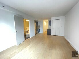 East 39th Street in New York, NY - Building Photo