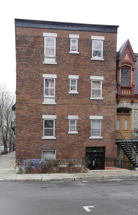 255 du Square-Saint-Louis in Montréal, QC - Building Photo