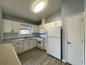 5782 Glenn Hollow Ln in Norcross, GA - Building Photo - Building Photo