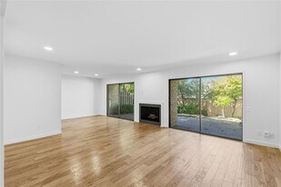 48 Woodstone Square in Austin, TX - Building Photo