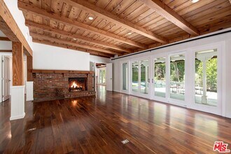 4221 W Toluca Lake Ln in Burbank, CA - Building Photo - Building Photo