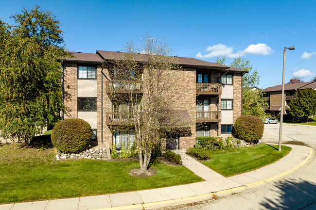 Woodcreek in Huntley, IL - Foto de edificio - Building Photo