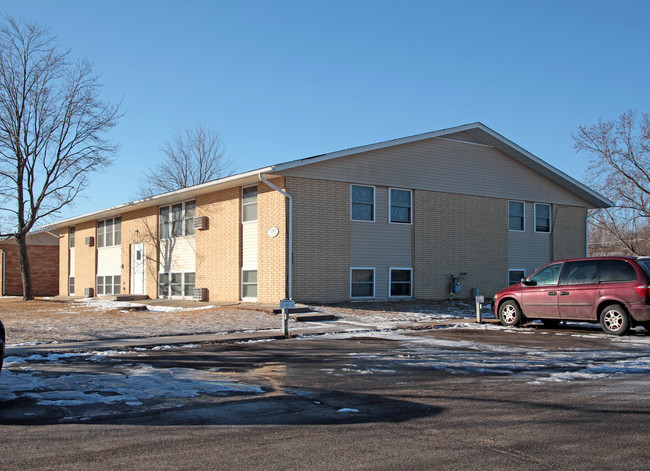 Wood Creek Estates Apartments in St. Joseph, MN - Building Photo - Building Photo