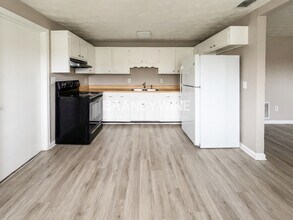 8409 Red Holly Ln in Jacksonville, FL - Foto de edificio - Building Photo