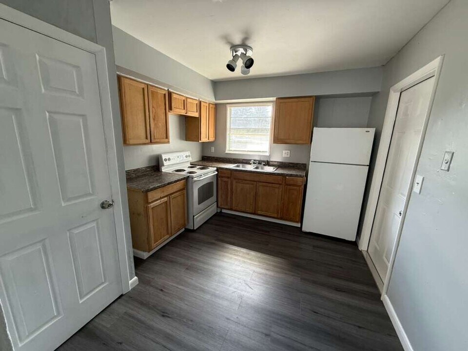 100 NE 10th Ave in Mulberry, FL - Building Photo