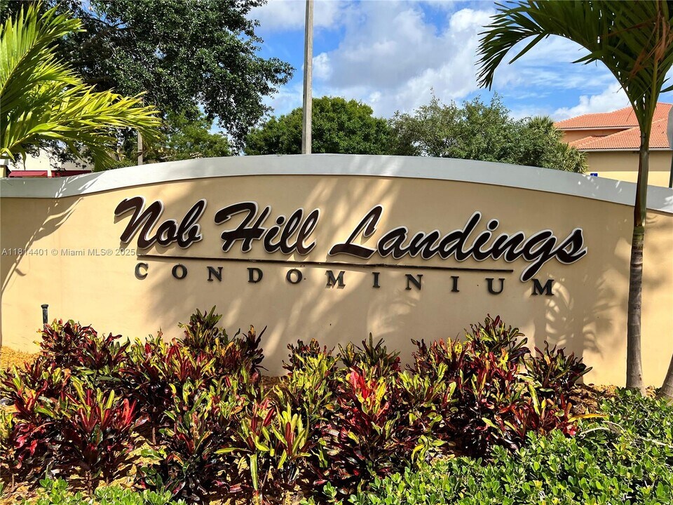 9907 Westwood Dr in Tamarac, FL - Building Photo