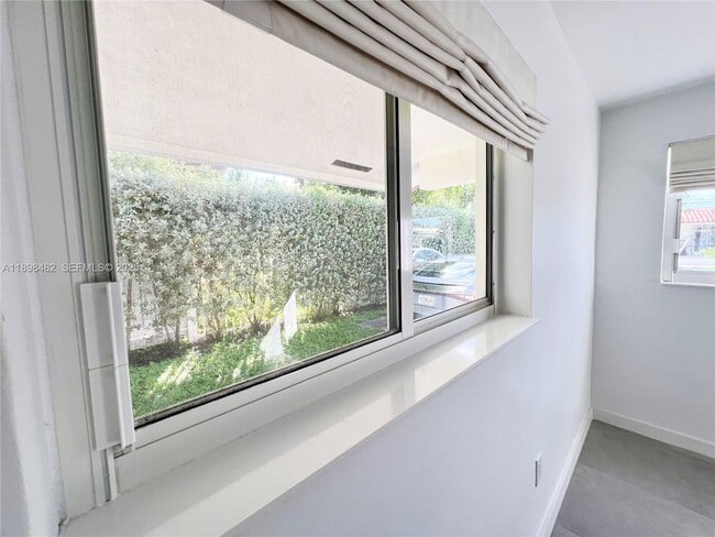 2827 SW 24th St in Miami, FL - Building Photo - Building Photo