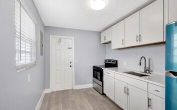 549 21st St in West Palm Beach, FL - Building Photo - Building Photo