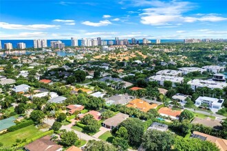 757 Binnacle Dr in Naples, FL - Building Photo - Building Photo