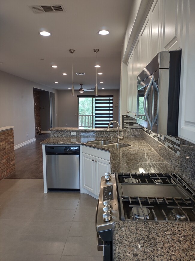 property at 982 N Sweetbriar Ln