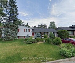 26 Ettrick Crescent in Ottawa, ON - Building Photo