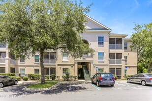8601 Beach Blvd in Jacksonville, FL - Building Photo
