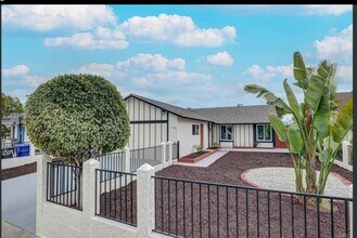 1320 Vinca Way in San Diego, CA - Building Photo - Building Photo