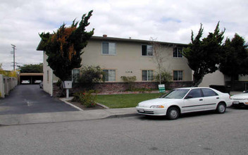 1379 Reeve St in Santa Clara, CA - Foto de edificio - Building Photo