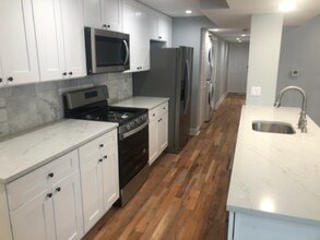 1826 W Erie St, Unit Garden in Chicago, IL - Building Photo - Building Photo