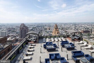 1500 Locust St, Unit 1B-1606 in Philadelphia, PA - Building Photo - Building Photo