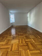 60 Locust Ave in New Rochelle, NY - Building Photo - Building Photo