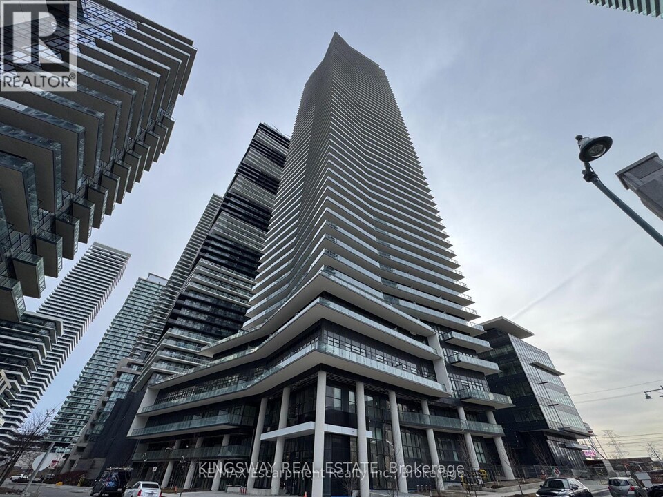38-2338 Annie Craig Dr in Toronto, ON - Building Photo