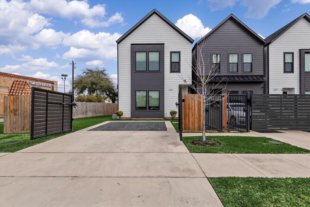 5203 Texas St in Houston, TX - Building Photo