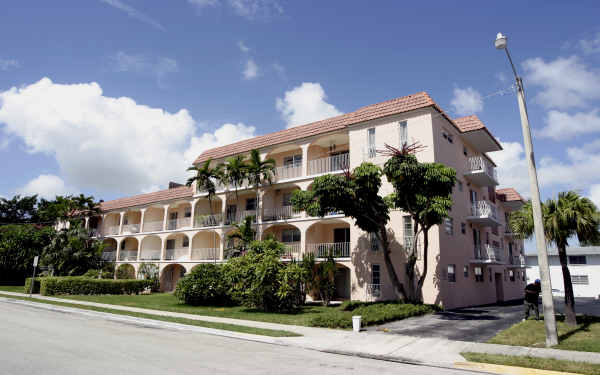 Villa Fontana Apartments in South Miami, FL - Building Photo - Building Photo