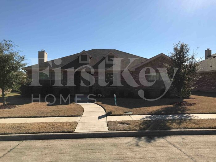 1218 Jewel Ln in Lancaster, TX - Foto de edificio