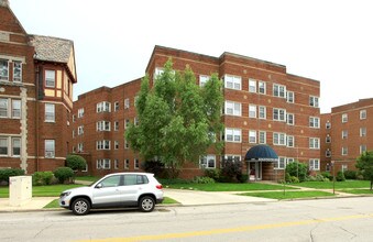 Edgewater House in Lakewood, OH - Building Photo - Building Photo