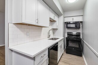 558 Riverview Dr in Columbus, OH - Foto de edificio - Building Photo