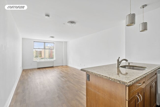 721 Flushing Ave in Brooklyn, NY - Building Photo - Building Photo