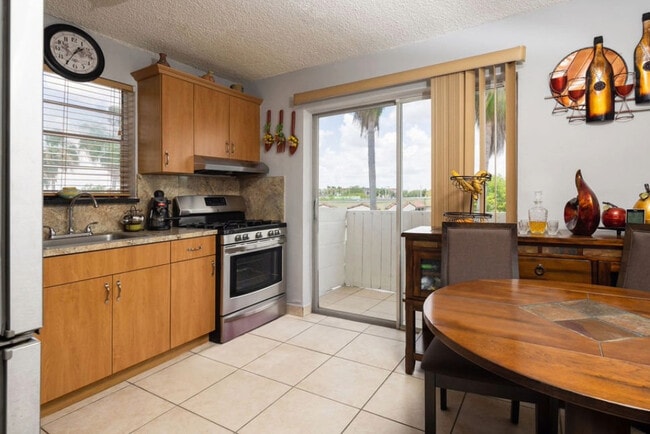 Punta Frances Apartments in Hialeah, FL - Building Photo - Building Photo