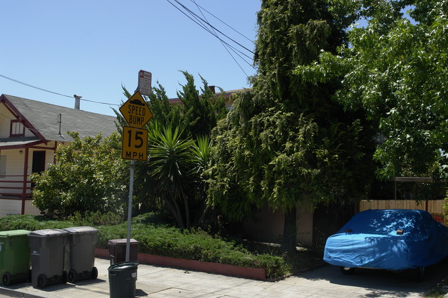 3611 Quigley St in Oakland, CA - Foto de edificio - Building Photo