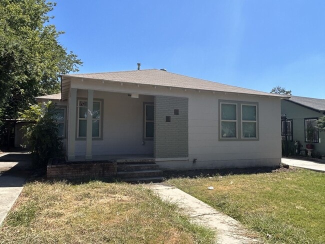 534 W Olmos Dr in San Antonio, TX - Building Photo - Building Photo