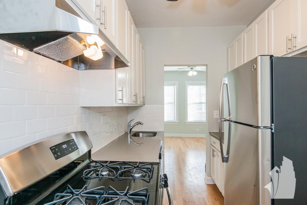 1916 W Winona St, Unit 1932-3 in Chicago, IL - Building Photo